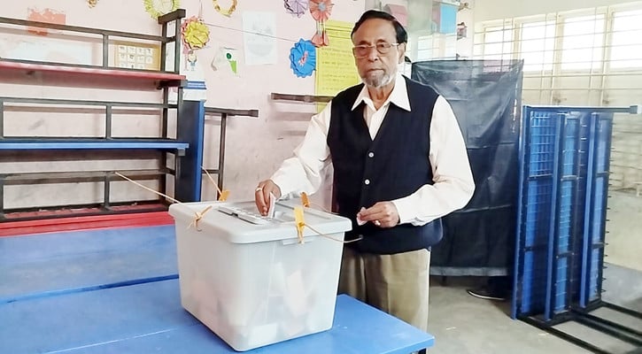 চন্দনাইশে ভোট দিলেন এলডিপির সভাপতি কর্নেল (অব.) অলি