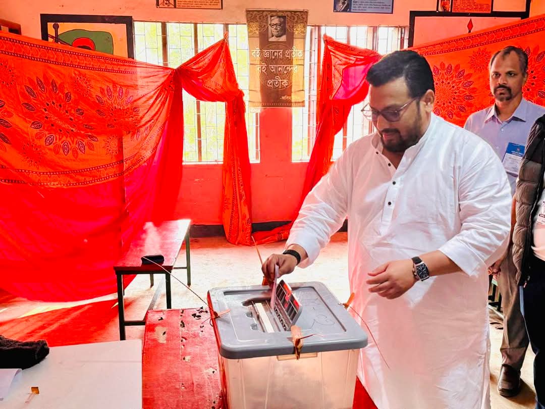 হাটহাজারীতে ভোট দিয়েছেন মীর হেলাল 