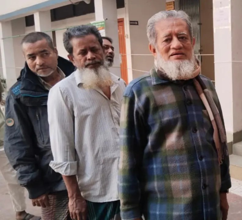 ভোট দিতে পেরে চট্টগ্রামের তরুণ ভোটারদের উচ্ছ্বাস, প্রবীণদের স্বস্তি