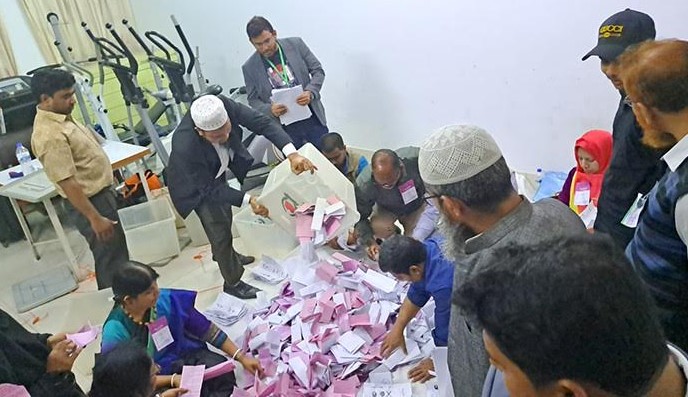 চট্টগ্রামে চলছে ভোট গণনা, জেলা প্রশাসকের কৃতজ্ঞতা