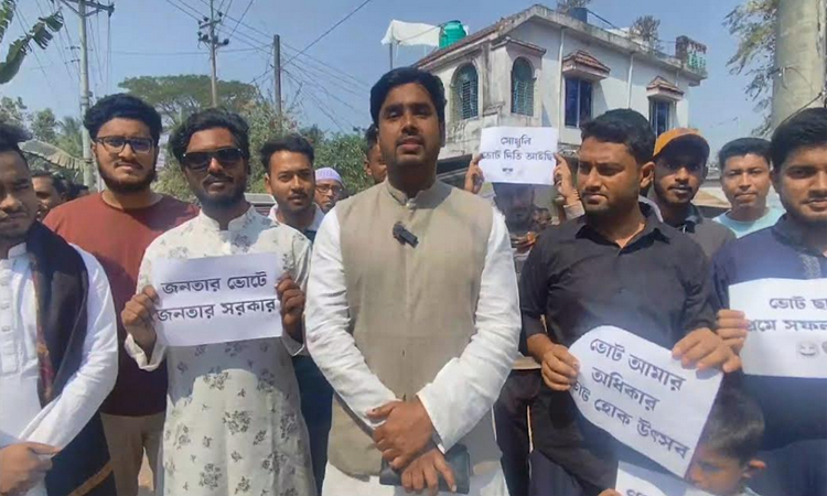 সাতক্ষীরায় ৩০ যুবকের ভিন্ন আয়োজনে জীবনের প্রথম ভোট 