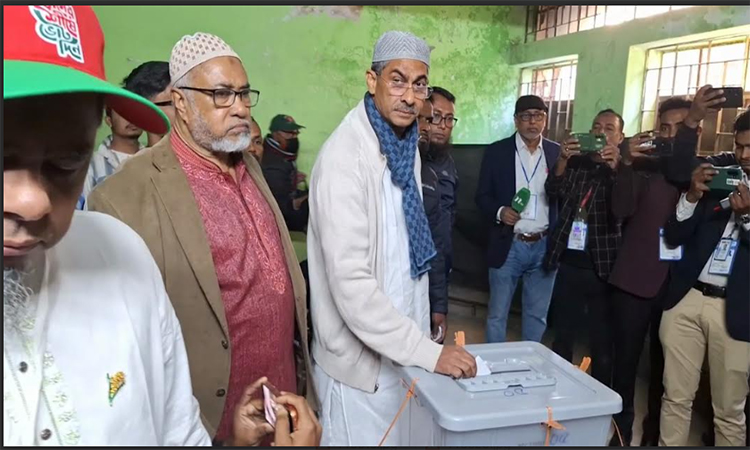 নির্বাচনে বিজয় মুকুট জনগণকে উৎসর্গ করলেন লক্ষ্মীপুরের এ্যানি 