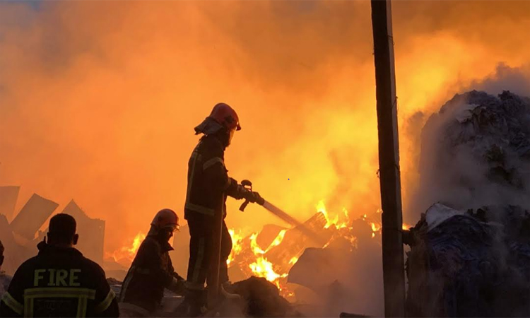 গাজীপুরে ঝুটের গোডাউনে অগ্নিকাণ্ড