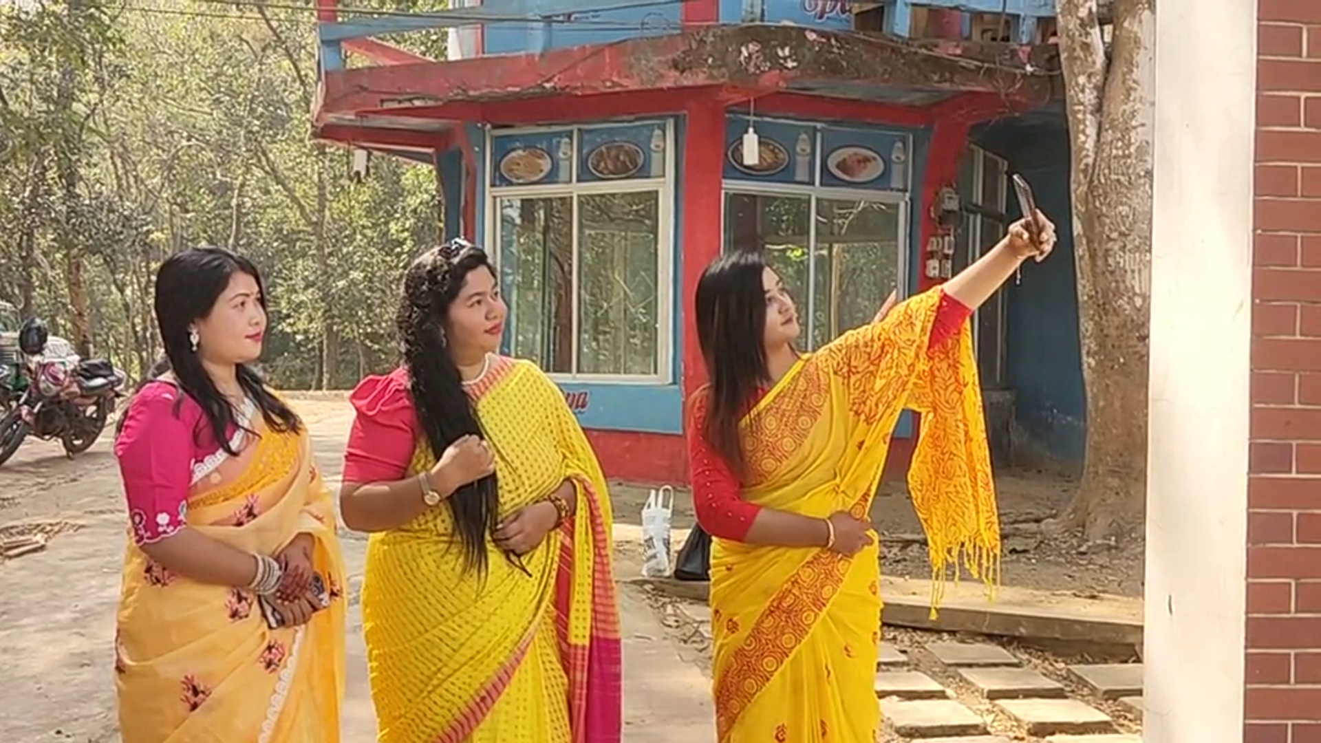 খাগড়াছড়িতে বসন্ত উৎসব ও বিশ্ব ভালোবাসা দিবস পালিত