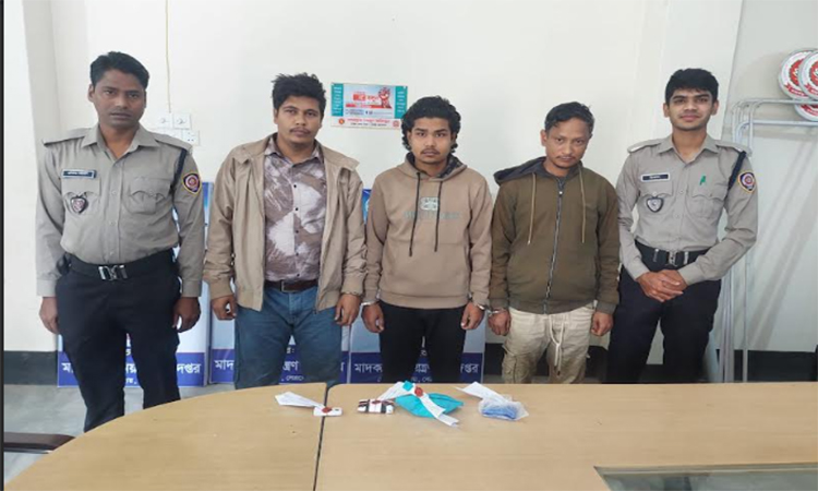 নেত্রকোণায় ৬ লাখ টাকার মাদকসহ তিন কারবারি আটক