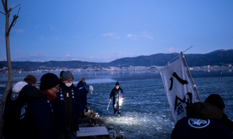 জাপানের ‘দেবতাহীন’ হ্রদ জলবায়ু পরিবর্তনের সতর্ক বার্তা