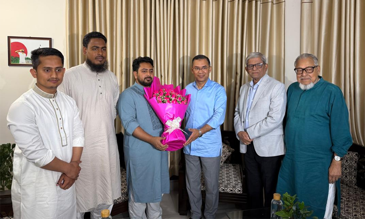 নাহিদ ইসলামের সঙ্গে সৌজন্য সাক্ষাৎ করেছেন তারেক রহমান 