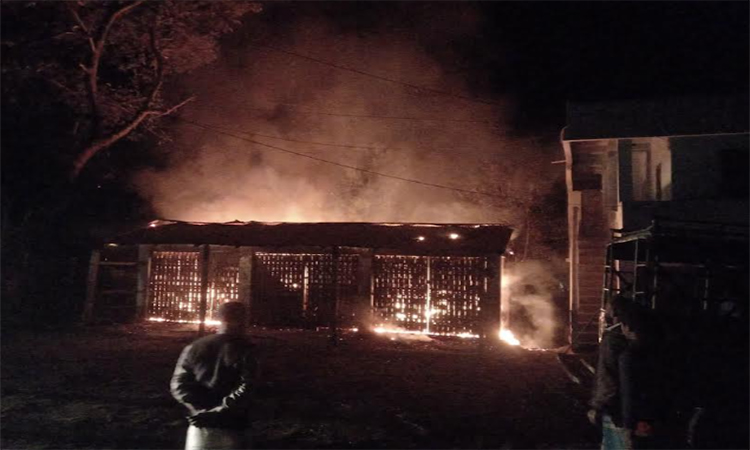 কাপ্তাইয়ের রাইখালীতে অগ্নিকাণ্ডে দোকান পুড়ে ১২ লাখ টাকার ক্ষয়ক্ষতি