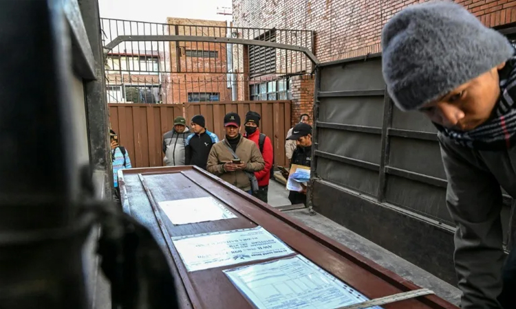 নিজেদের আদম রফতানিতে নেপালের ঘোর