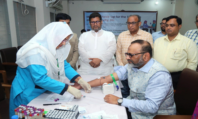 ঢাবি কলা অনুষদের শিক্ষকদের জন্য ২ দিনব্যাপী মেডিকেল ক্যাম্প