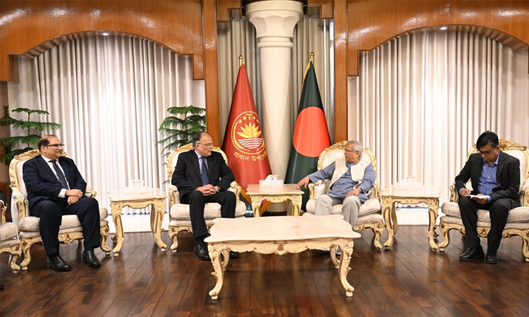 প্রধান উপদেষ্টার সঙ্গে পাকিস্তানের পরিকল্পনামন্ত্রীর সৌজন্য সাক্ষাৎ