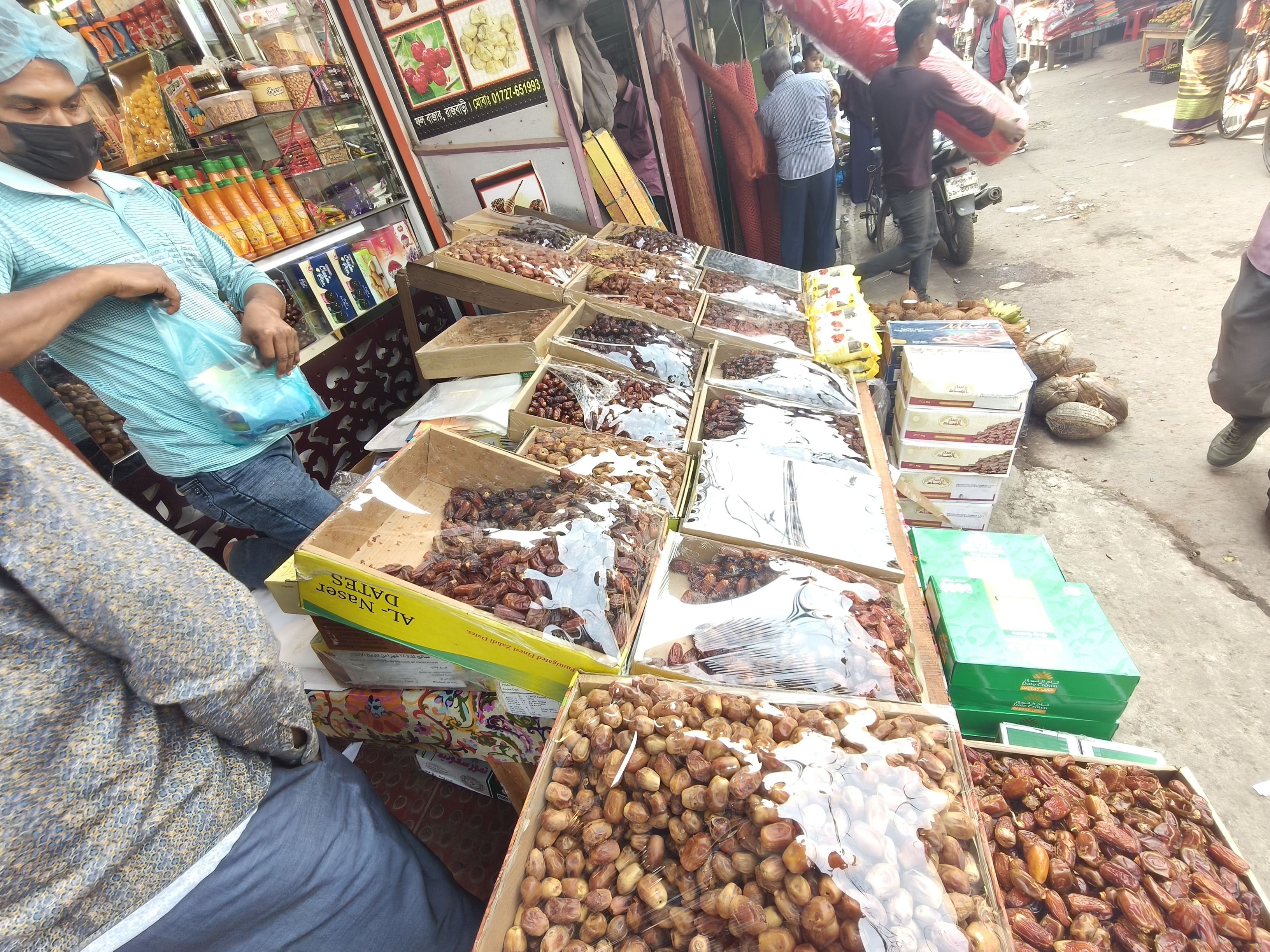 রমজানকে সামনে রেখে রাজবাড়ীত নিত্য পণ্যের দাম চড়া
