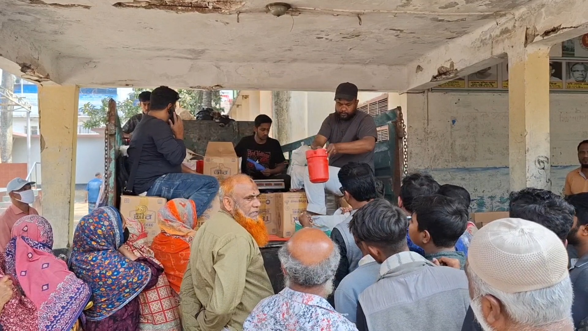 ঝিনাইদহের মানুষ রমজানে পাচ্ছে টিসিবি’র পণ্য