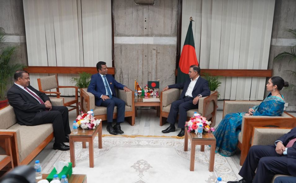প্রধানমন্ত্রী তারেক রহমানের সঙ্গে শ্রীলঙ্কার স্বাস্থ্যমন্ত্রীর সৌজন্য সাক্ষাৎ