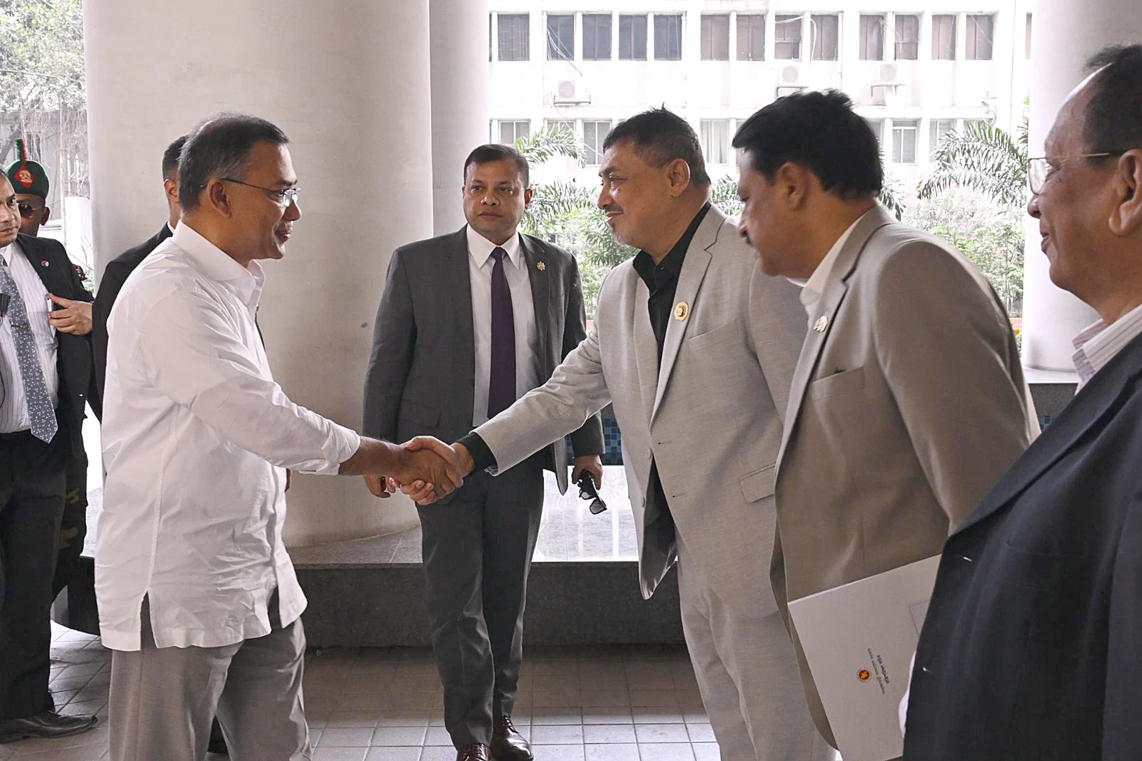 প্রধানমন্ত্রী হিসেবে দায়িত্ব পালন শুরু করেছেন তারেক রহমান