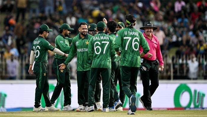 ফারহানের সেঞ্চুরিতে নামিবিয়াকে উড়িয়ে সুপার এইটে পাকিস্তান