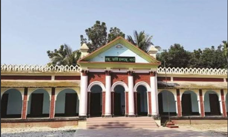 নাটোরে শিক্ষার্থীদের মধ্যে ছুটির আনন্দ