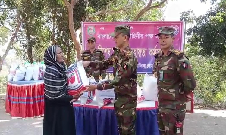 খাগড়াছড়িতে সেনাবাহিনীর সহায়তা প্রদান