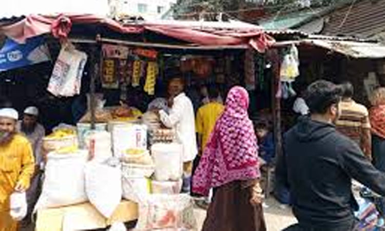 চুয়াডাঙ্গায় রমজানের প্রথম দিনে ক্রেতা-বিক্রেতাদের উপচে পড়া ভিড়