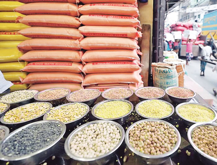 রমজানের পণ্যে জমজমাট খাতুনগঞ্জের পাইকারি বাজার, দামও নিম্নমুখী 