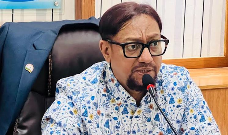 অবৈধ বিজ্ঞাপন স্থাপনার বিরুদ্ধে কঠোর হুঁশিয়ারি চসিক মেয়রের