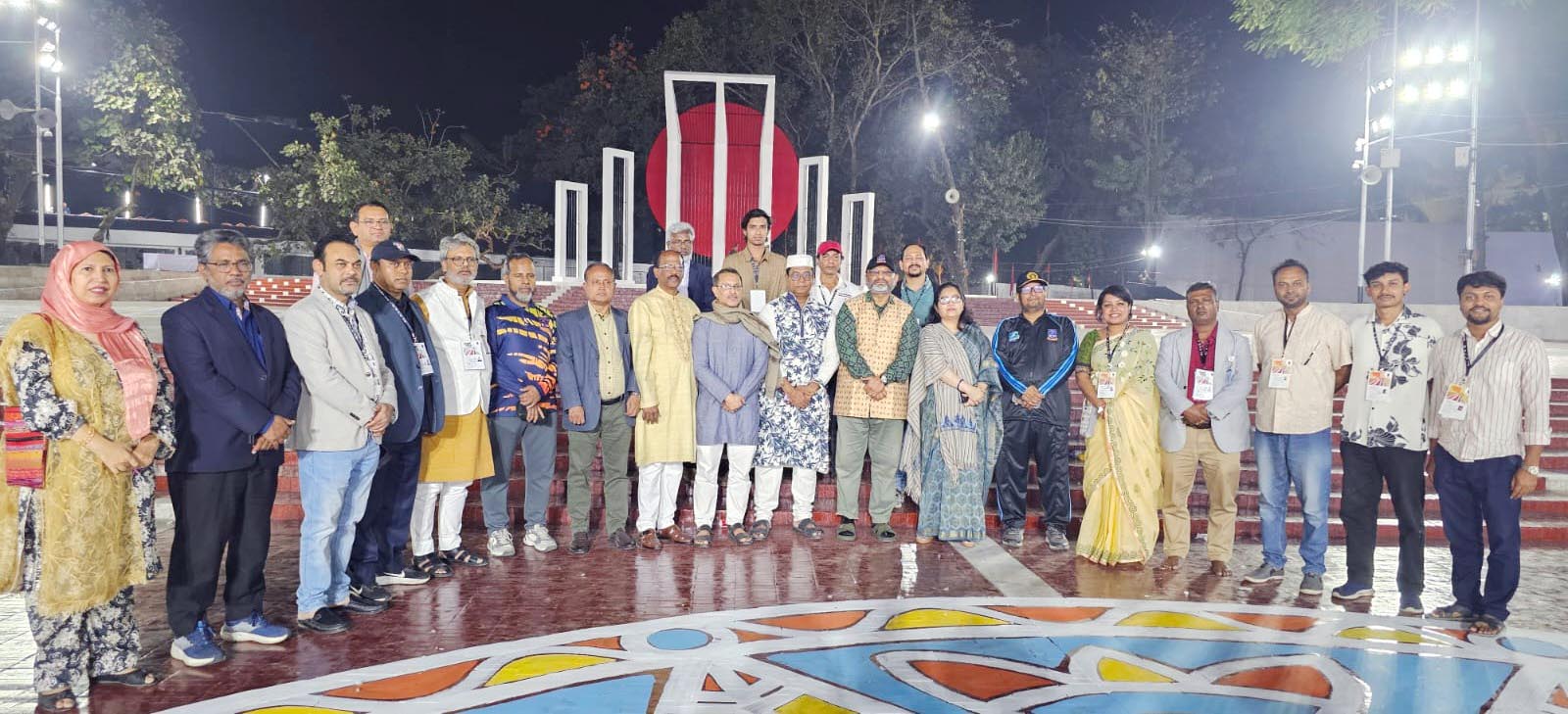 ঢাবি উপাচার্যের কেন্দ্রীয় শহীদ মিনার পরিদর্শন