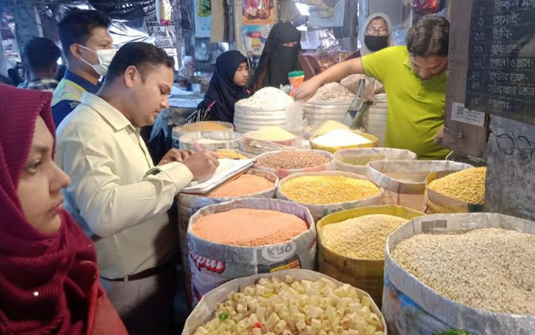 ঝিনাইদহের কালীগঞ্জে দুই ব্যবসায়ীকে জরিমানা করলো ভ্রাম্যমাণ আদালত