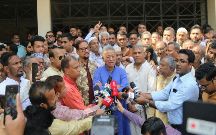 চট্টগ্রাম বন্দর থেকে চারদিনের মধ্যে পণ্য খালাস নিশ্চিত করতে নির্দেশ অর্থমন্ত্রীর