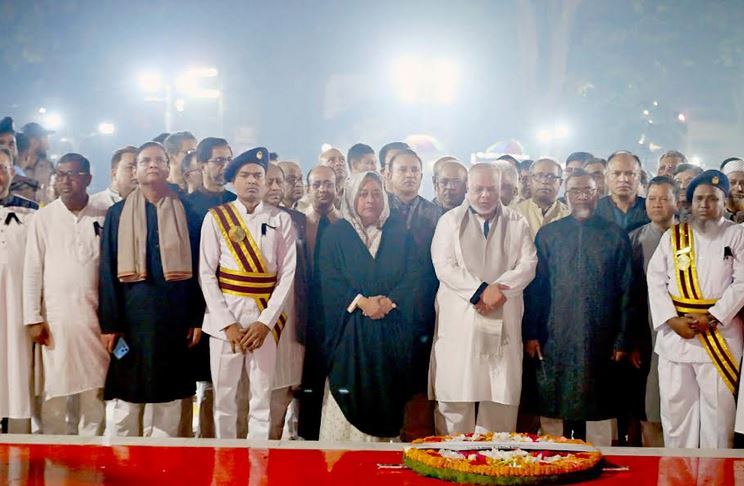 ভাষা শহীদদের প্রতি প্রধান বিচারপতির শ্রদ্ধা নিবেদন