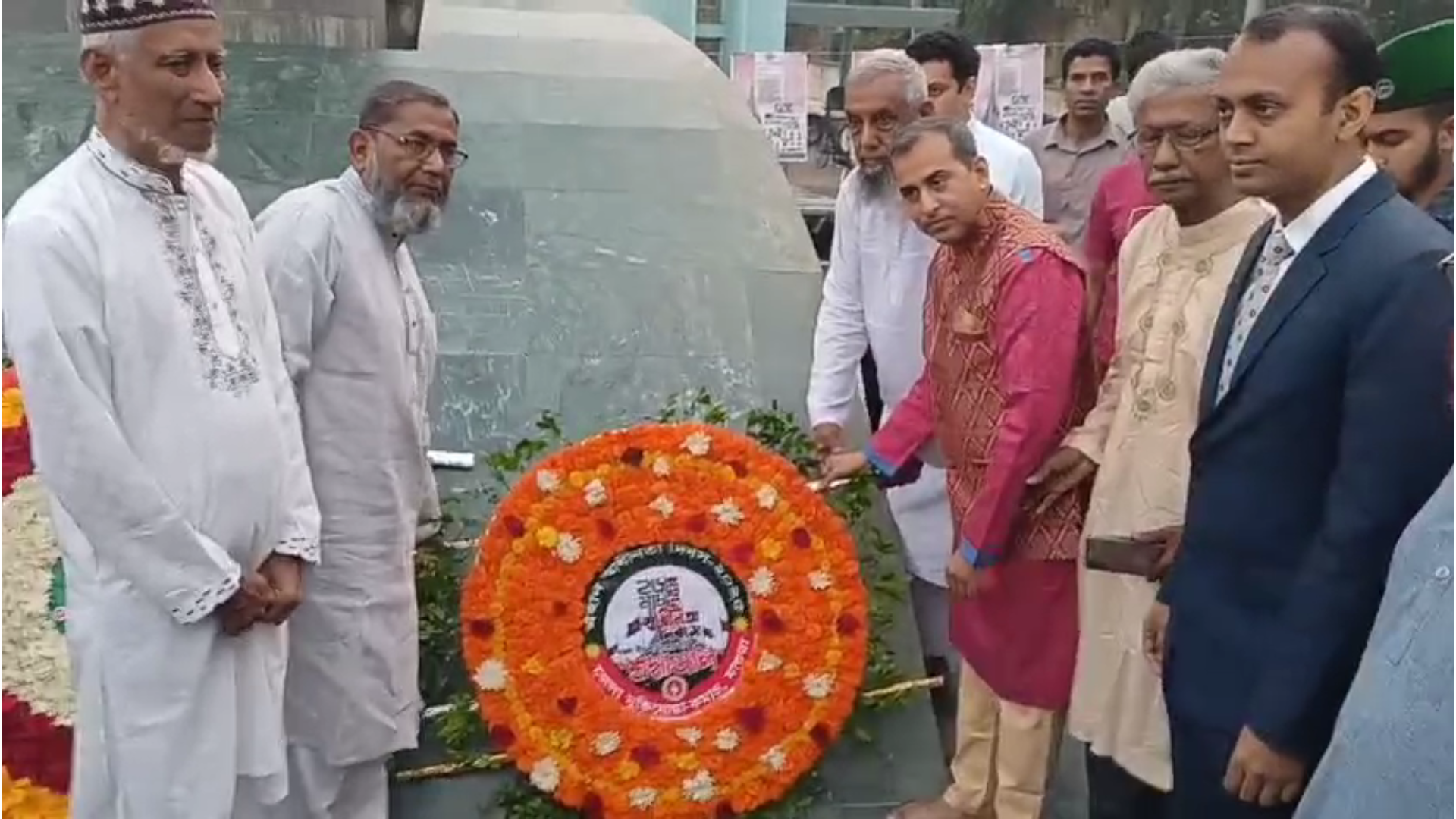 মাগুরায় শহীদ মিনারে পুষ্পস্তবক অর্পণ