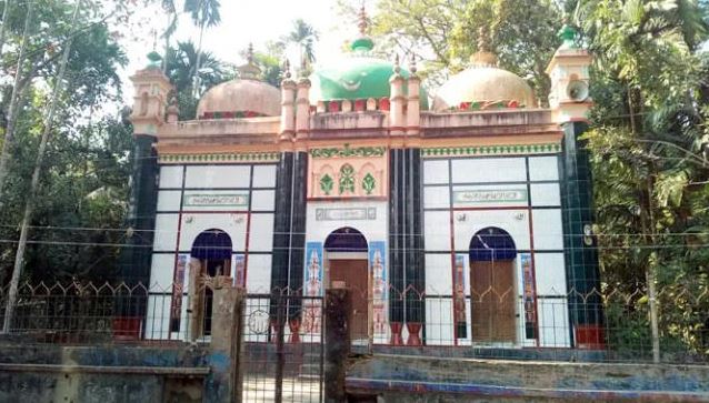 ৫০০ বছরের ইতিহাসের সাক্ষী ঝালকাঠির ভারুকাঠি মিঞাবাড়ি জামে মসজিদ