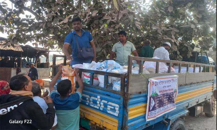 নাটোরে ক্রেতা সমাগমে মুখর টিসিবি’র পণ্য বিপণন কার্যক্রম