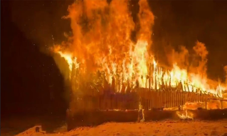 কুষ্টিয়ায় তিনটি  দোকান আগুনে পুড়ে ছাই