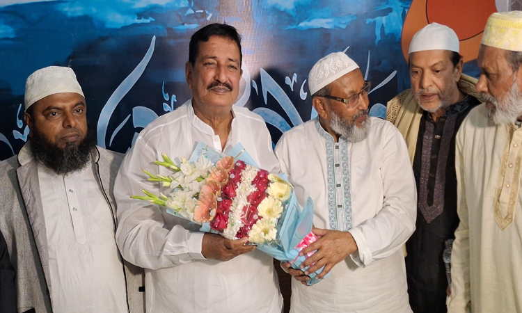 রাজশাহীতে প্রতিদ্বন্দ্বী প্রার্থীর বাসায় গেলেন ভূমিমন্ত্রী মিনু