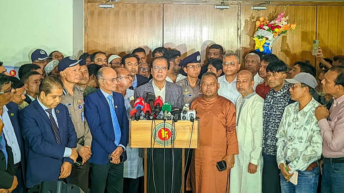 দ্রব্যমূল্য নিয়ন্ত্রণ, বিদ্যুৎ ও আইনশৃঙ্খলা স্বাভাবিক রাখার নির্দেশনা দিলেন দুর্যোগ ব্যবস্থাপনা ও ত্রাণ মন্ত্রী