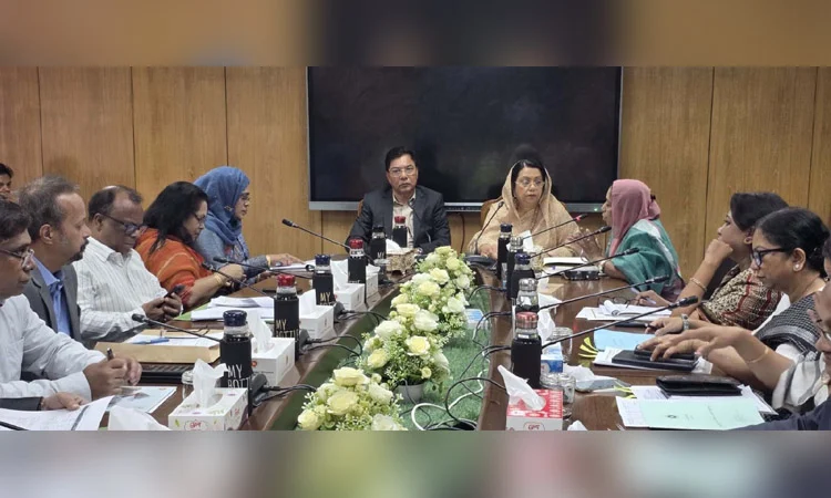 বিমানবন্দরে পরিচ্ছন্নতা জোরদার ও ১ হাজার নতুন ট্রলি সংগ্রহের নির্দেশ