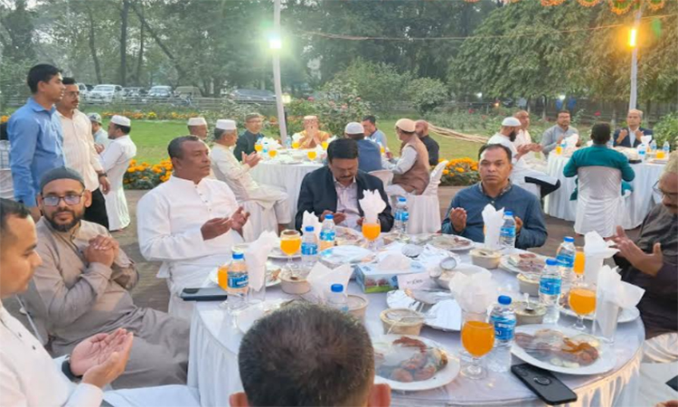 সুনামগঞ্জে জেলা প্রশাসনের উদ্যোগে ইফতার মাহফিল 