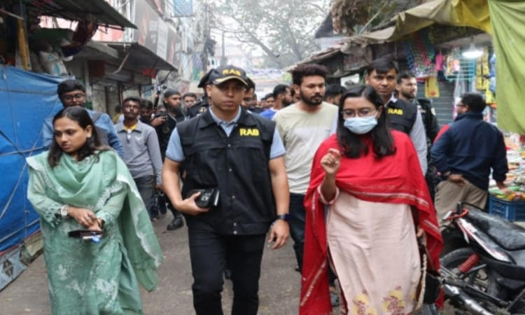 খুলনায় অবৈধ টিসিবি পণ্যসহ গোডাউন সিলগালা, জরিমানা