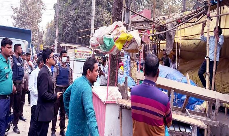 রংপুর মহানগরীর সৌন্দর্য বৃদ্ধিতে অবৈধ ব্যানার, ফেস্টুন অপসারণ অব্যাহত