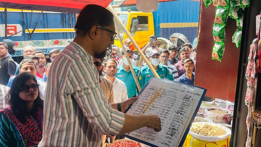 পণ্যের দাম বাড়িয়ে মানুষের ভোগান্তি সৃষ্টি করলে পদক্ষেপের হুঁশিয়ারি চসিক মেয়রের