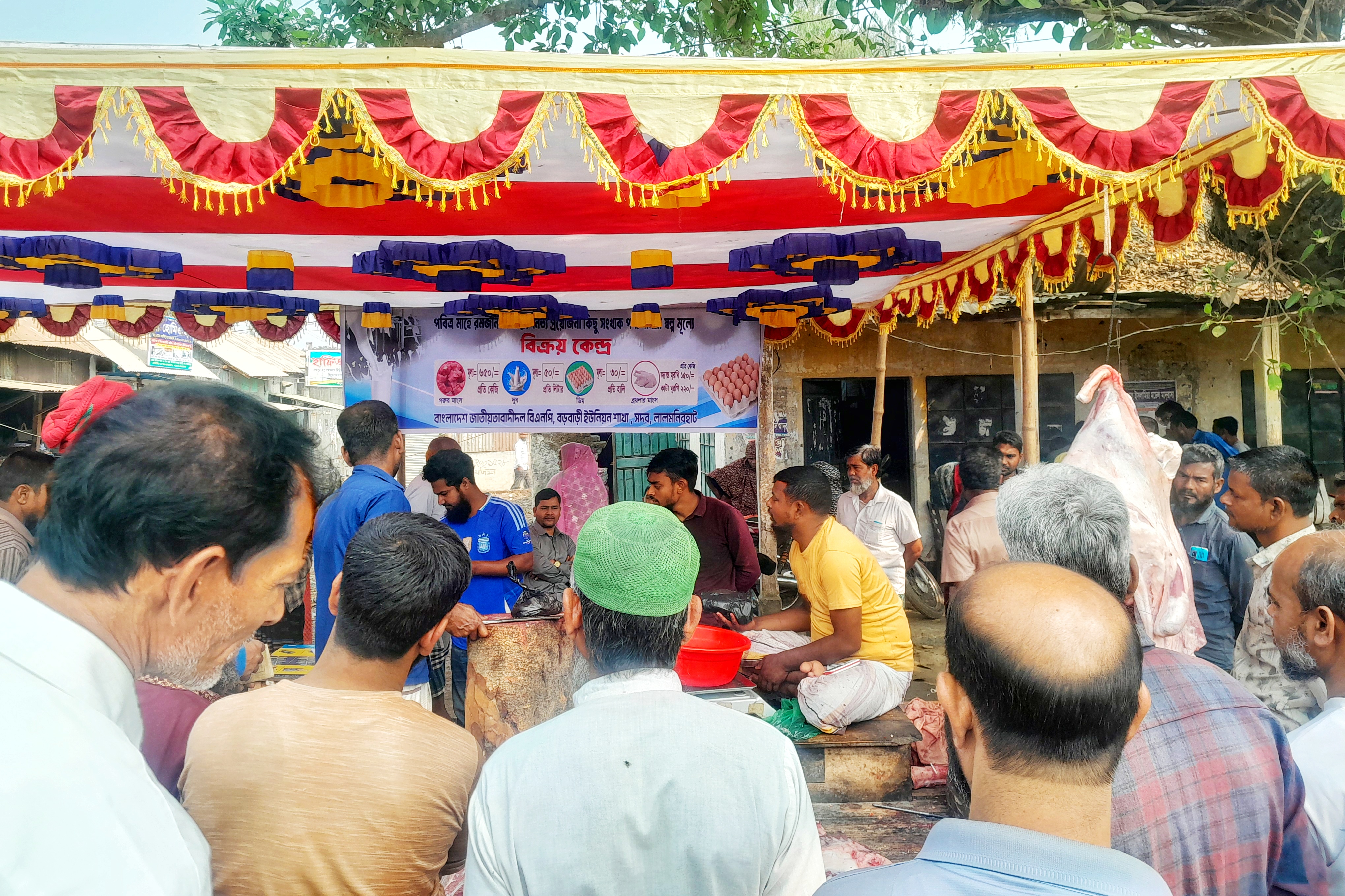 দ্রব্যমূল্যের ঊর্ধ্বগতিতে লালমনিরহাটে ত্রাণমন্ত্রীর ব্যতিক্রমী উদ্যোগ