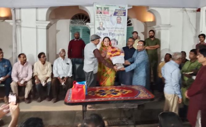 ফরিদপুর-৩ আসনের এমপি চৌধুরী নায়াব ইউসুফকে বাজুসের ফুলেল শুভেচ্ছা 