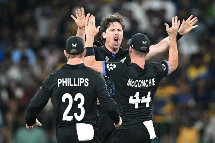 শ্রীলংকাকে বিদায় করে সেমির দৌড়ে টিকে থাকল নিউজিল্যান্ড