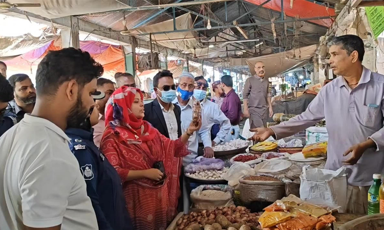 পিরোজপুরে জেলা প্রশাসনের উদ্যোগে বাজার মনিটরিং, জরিমানা