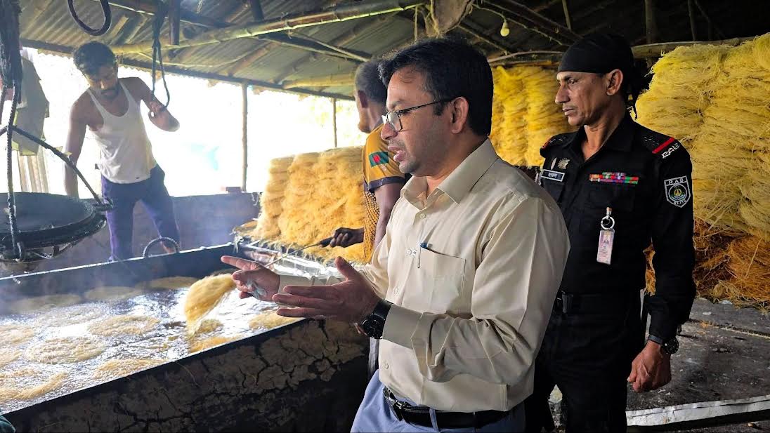 বগুড়ায় লাচ্ছা সেমাই কারখানায় অভিযান, জরিমানা