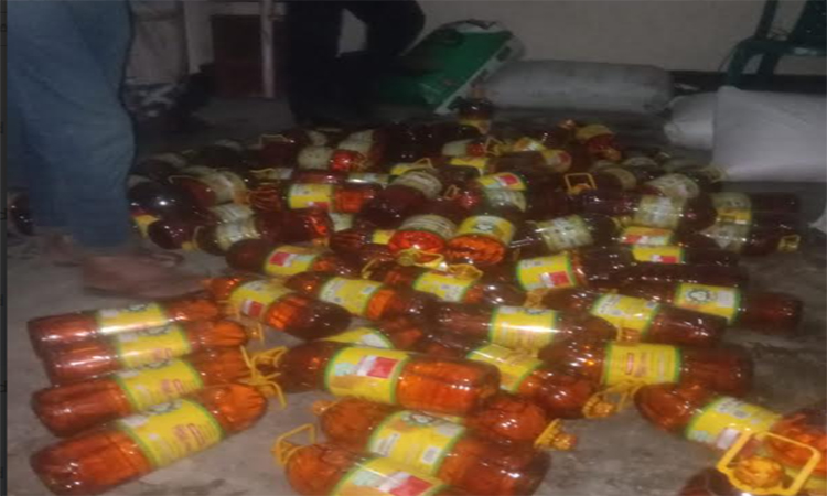 জয়পুরহাটে পাচারকালে টিসিবি’র পণ্য আটক