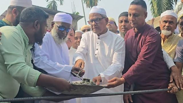 ভেঙে পড়া রাষ্ট্রীয় প্রতিষ্ঠানগুলোকে প্রাতিষ্ঠানিক রূপ দিতে কাজ করছে সরকার :  মির্জা ফখরুল 