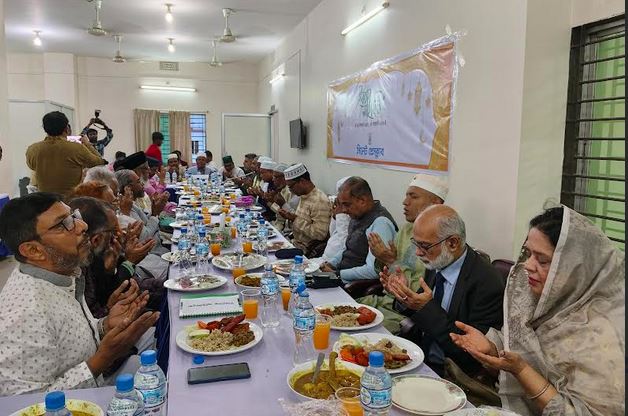 সিলেট প্রেসক্লাবের ইফতার মাহফিলে নানা পেশার মানুষের মিলনমেলা