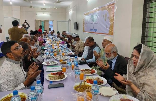 সিলেট প্রেসক্লাবের ইফতার মাহফিলে মানুষের মিলনমেলা