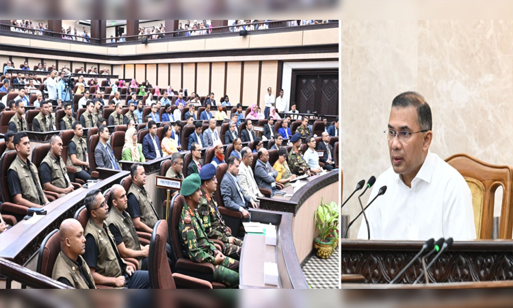 নিজ কার্যালয়ের কর্মকর্তা-কর্মচারীদের সঙ্গে প্রধানমন্ত্রীর মতবিনিময়